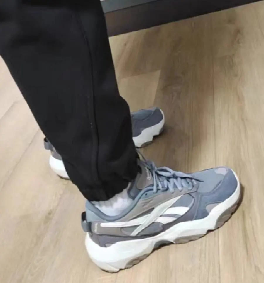 Alternative view of Giày Reebok Fluffipuff ‘Grey’ HP7724