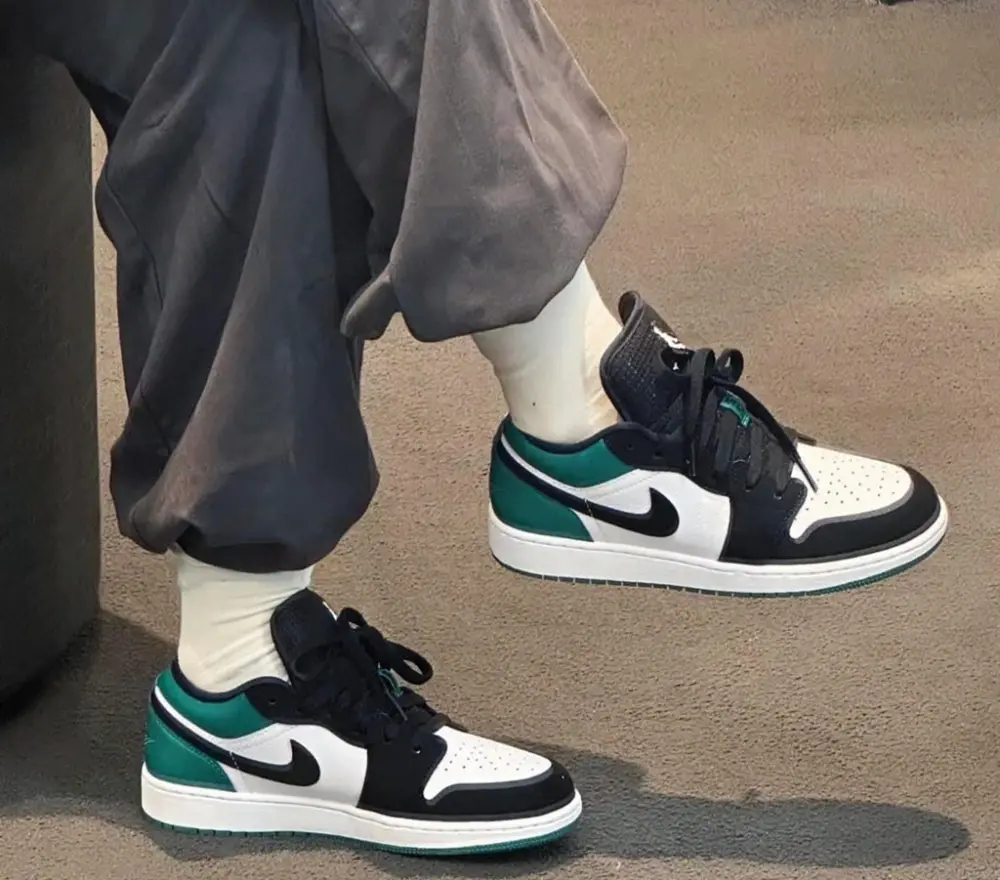 Alternative view of Giày Nike Air Jordan 1 Low 'Mystic Green' 553558-113