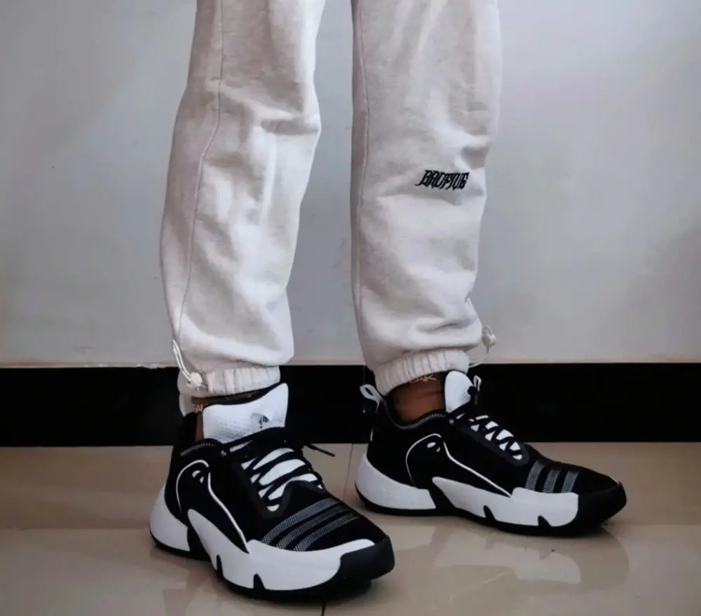 Alternative view of Giày Adidas Trae Unlimited ‘Black White’ HQ1020