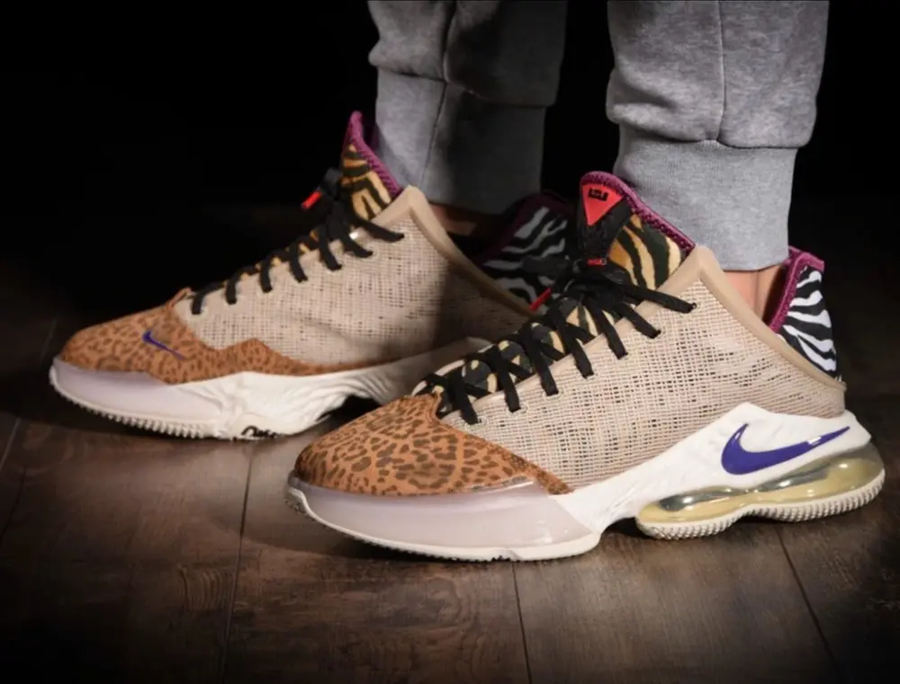 Alternative view of Giày Nike LeBron 19 Low Safari DM1058-200