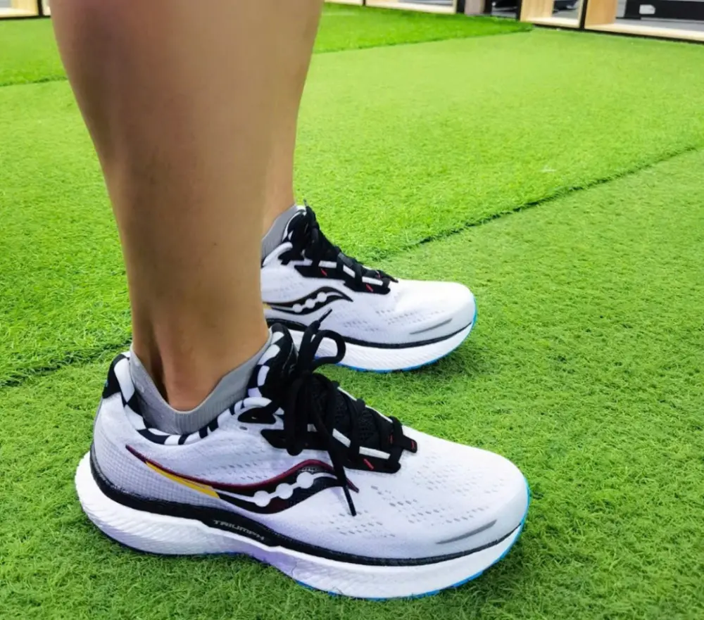 Alternative view of Giày Saucony Triumph 19 White S20678-40