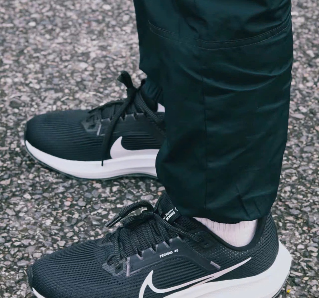 Alternative view of Giày Nike Air Zoom Pegasus 40 'Black White' DV3853-001