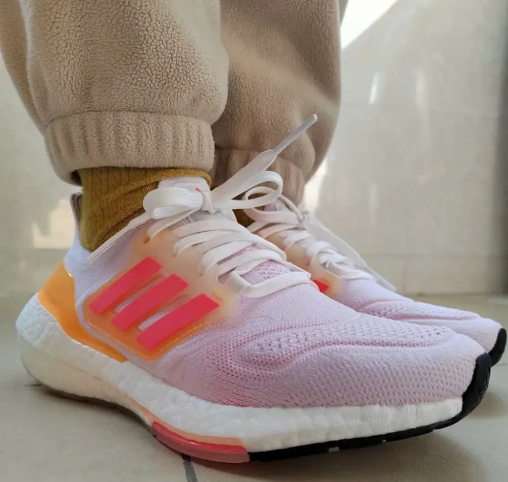 Alternative view of Giày Adidas UltraBoost 22 'White Flash Orange' GX5595