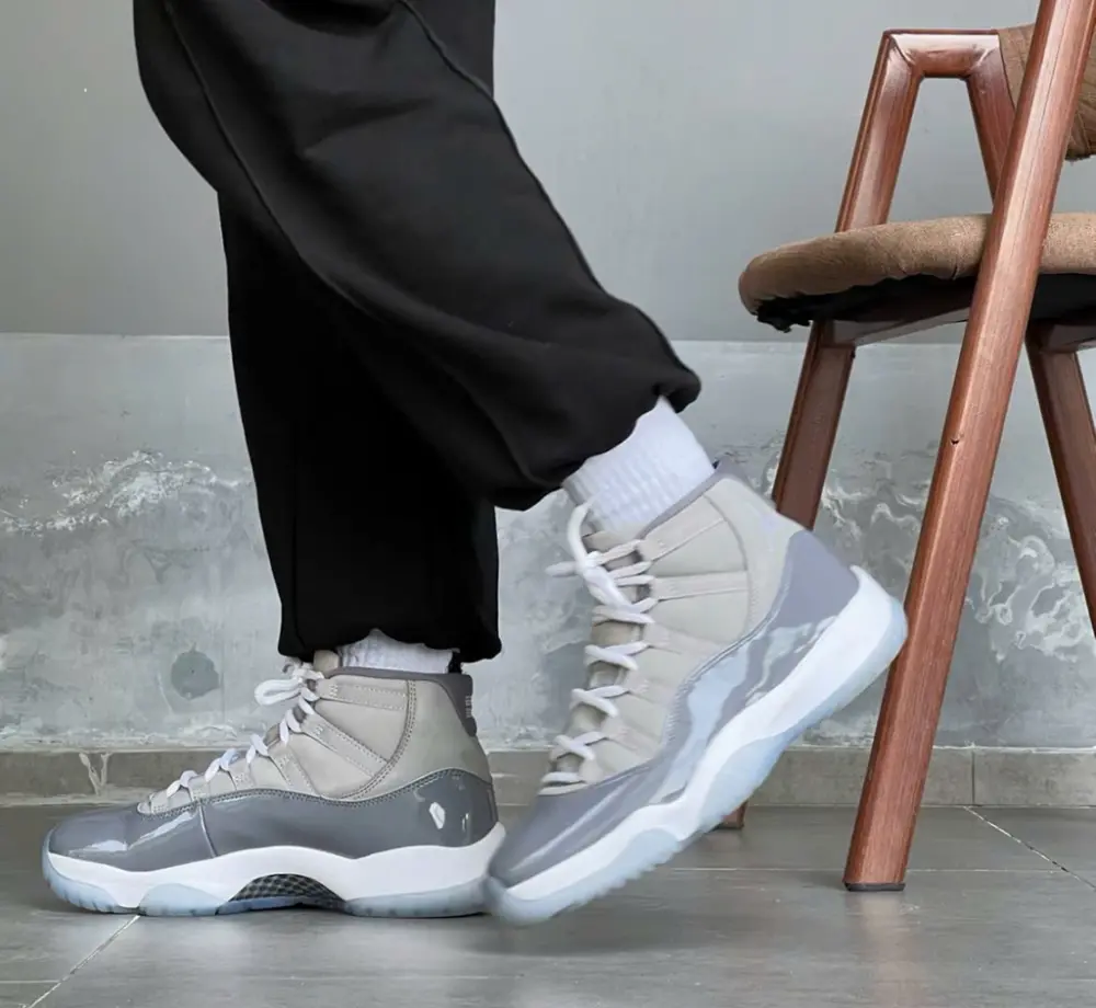 Alternative view of Giày Nike Air Jordan 11 Retro 'Cool Grey' 2021 CT8012-005