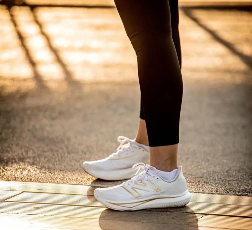 Alternative view of Giày New Balance FuelCell Rebel v3 'White Gold Metallic' WFCXMW3