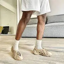 Alternative view of Giày Adidas Yeezy Foam Runner 'Ochre' GW3354