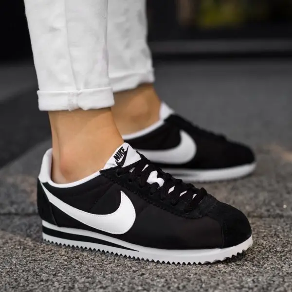 Alternative view of Giày Nike Classic Cortez Leather 'Black White' 807471-016