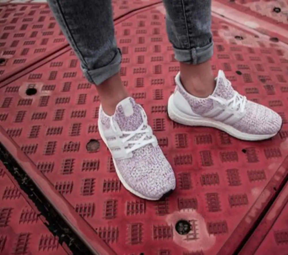 Alternative view of Giày Adidas UltraBoost 4.0 'White & Scarlet Red' BB6169