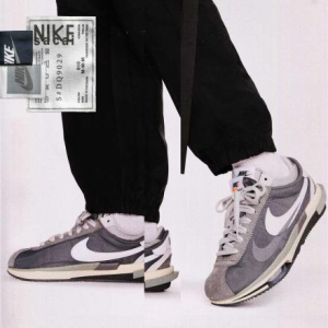 Alternative view of Giày Nike Zoom Cortez SP 'Sacai Iron Grey' DQ0581-001