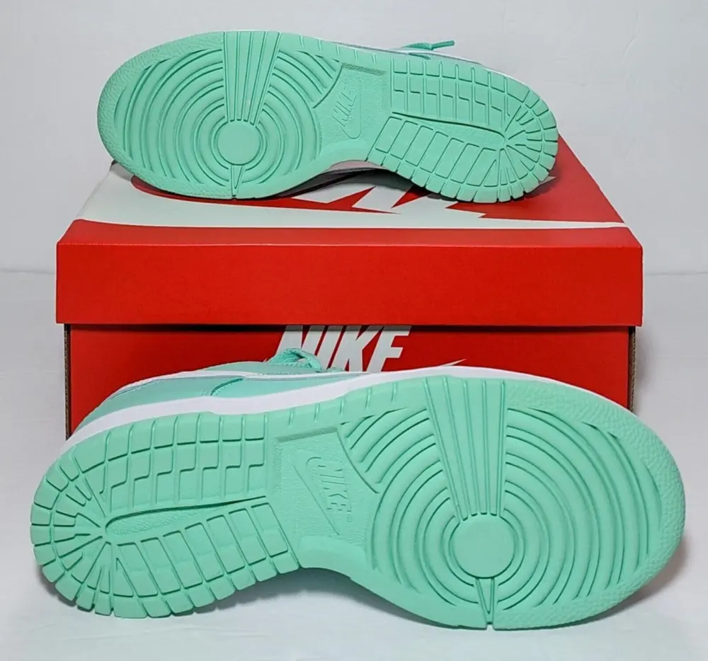 Alternative view of Giày Nike Dunk Low GS 'Emerald Rise' DH9765-302