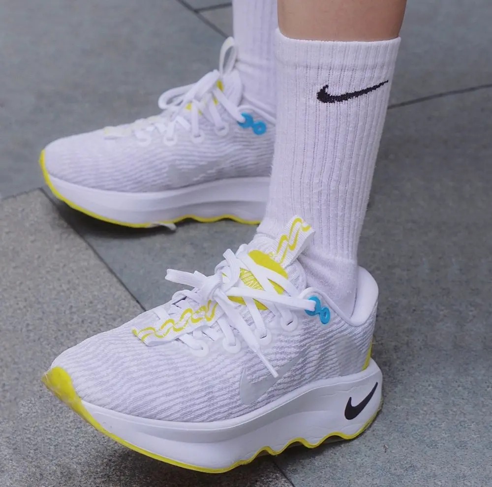 Alternative view of Giày Nike Motiva 'White' DV1238-100