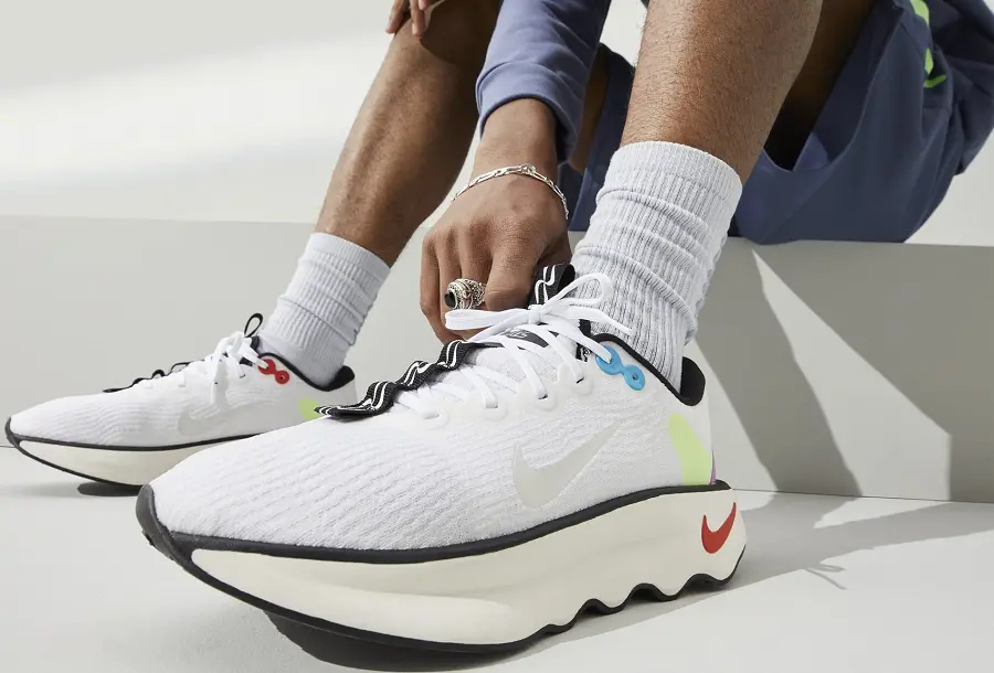 Alternative view of Giày Nike Motiva SE 'White Lime Blue Lightning' FJ1058-100