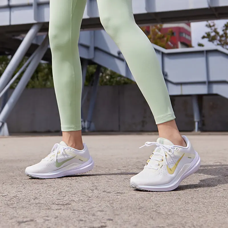 Alternative view of Giày Nike Winflo 10 'White Sail Buff Gold' FV3636-171