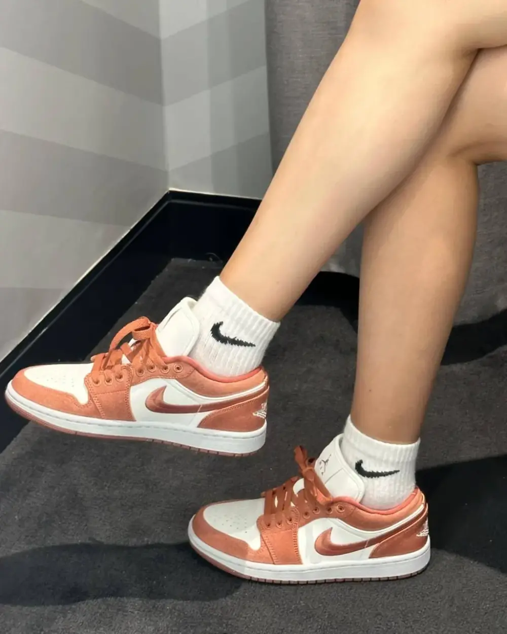 Giày Nike Air Jordan 1 Low SE 'Sky J Orange' FN3722-801 - Ảnh 7