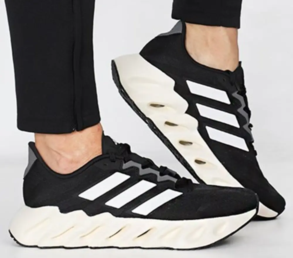 Alternative view of Giày Adidas Switch FWD 'Black White' ID1780