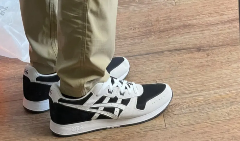 Alternative view of Giày Asics Lyte Classic 'Black/White' 1203A168-001