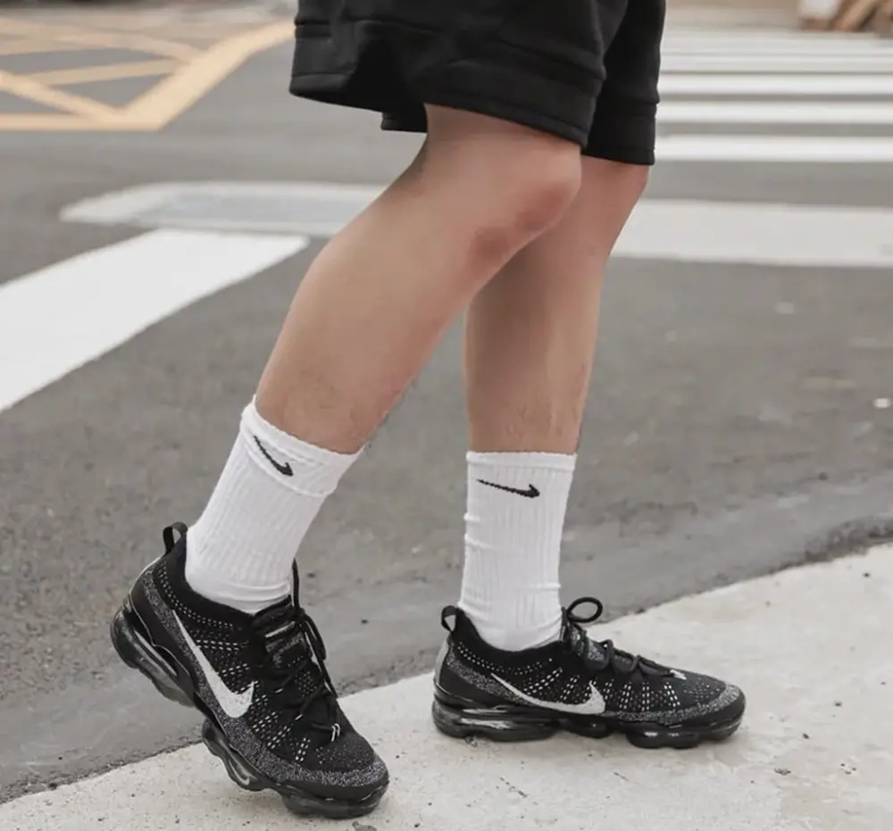 Alternative view of Giày Nike Air VaporMax 2023 Flyknit ‘Triple Black’ DV1678-003