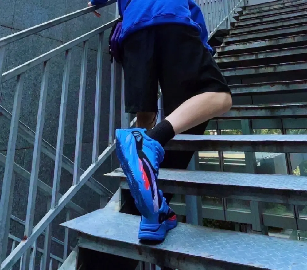 Alternative view of Giày Adidas Yeezy Boost 700 'Hi-Res Blue' HP6674
