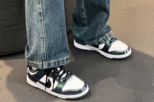 Alternative view of Giày Nike Dunk Low SE 'Black' FQ8143-001