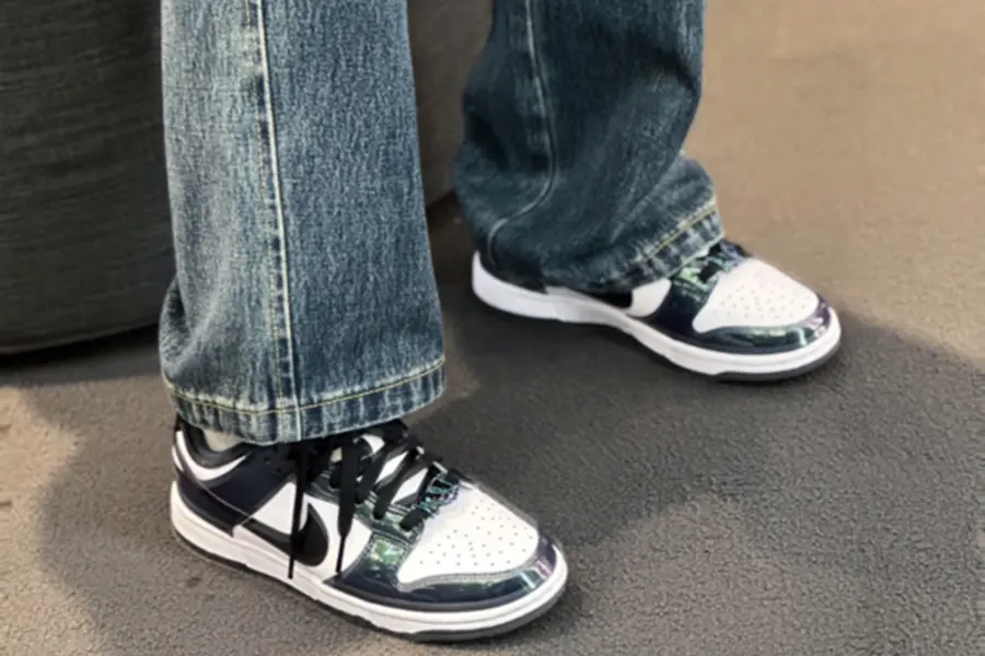 Alternative view of Giày Nike Dunk Low SE 'Black' FQ8143-001