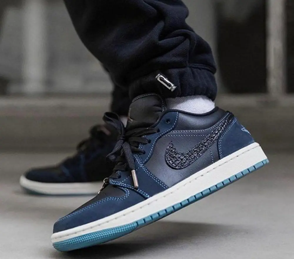 Giày Nike Air Jordan 1 Low ‘Midnight Navy’ FJ5478-010 - Ảnh 3