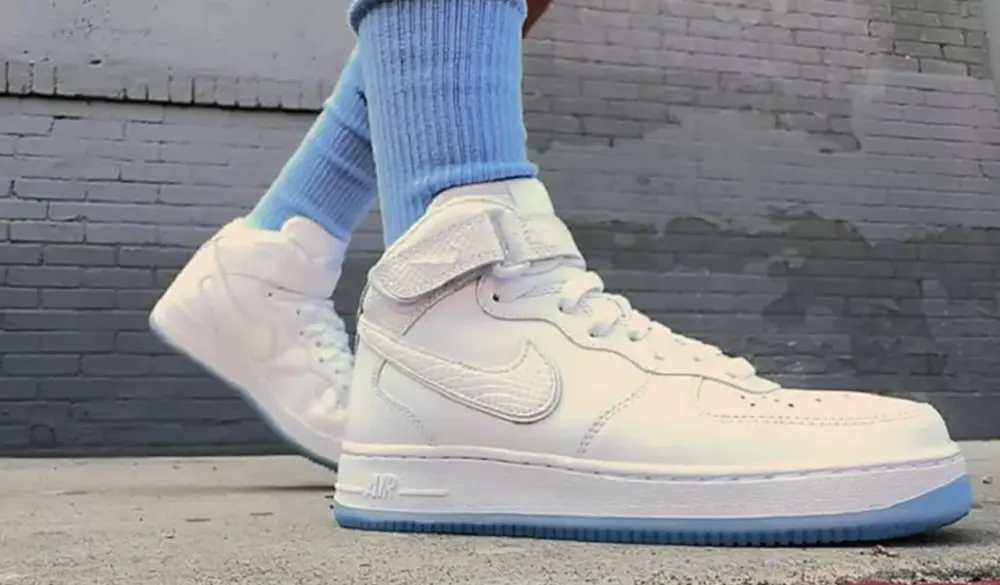 Alternative view of Giày Nike Air Force 1 Mid 'White Snakeskin Ice' FN4274-100