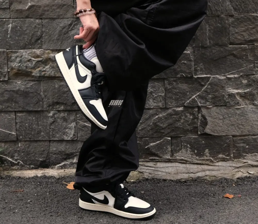 Giày Nike Air Jordan 1 Low SE 'Vintage Panda' FB9893-101 - Ảnh 3