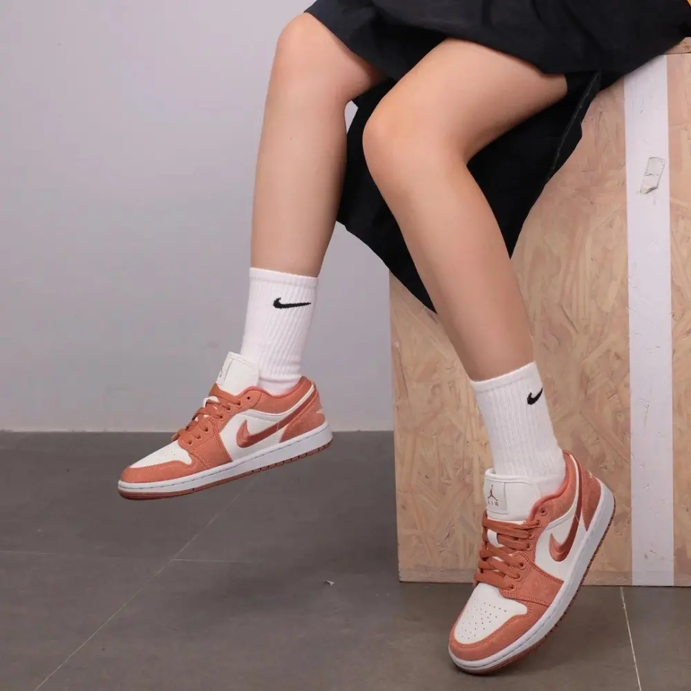 Giày Nike Air Jordan 1 Low SE 'Sky J Orange' FN3722-801 - Ảnh 4