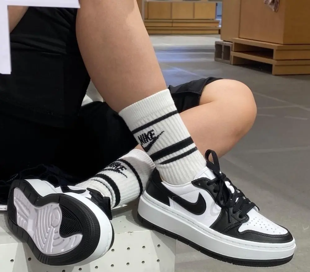 Alternative view of Giày Nike Air Jordan 1 Elevate "Panda" DH7004-109