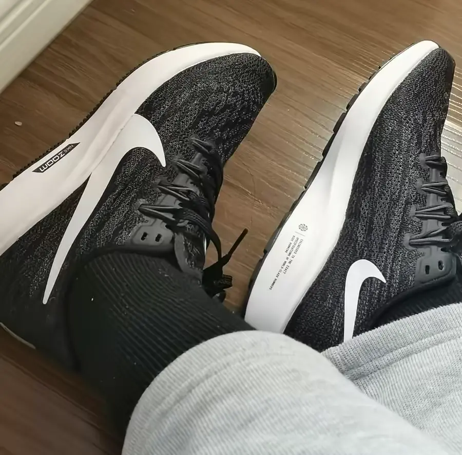 Alternative view of Giày Nike Wmns Air Zoom Pegasus 36 'Black' AQ2210-004