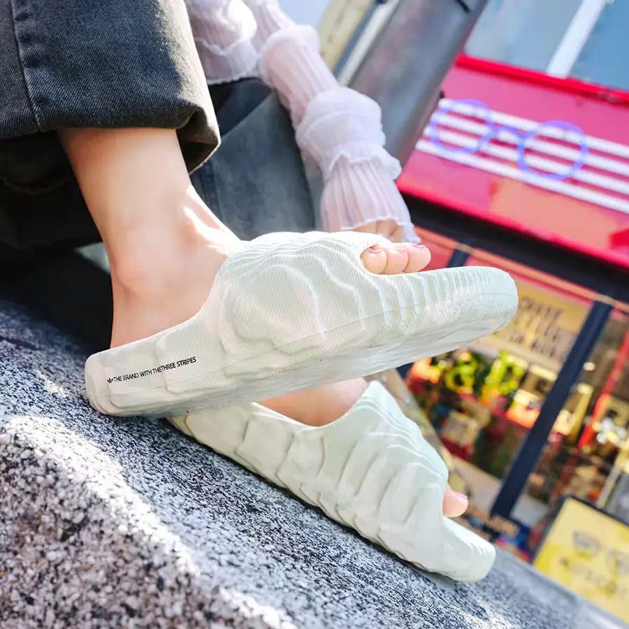 Alternative view of Dép Adidas Adilette 22 'Cream White' IG5917