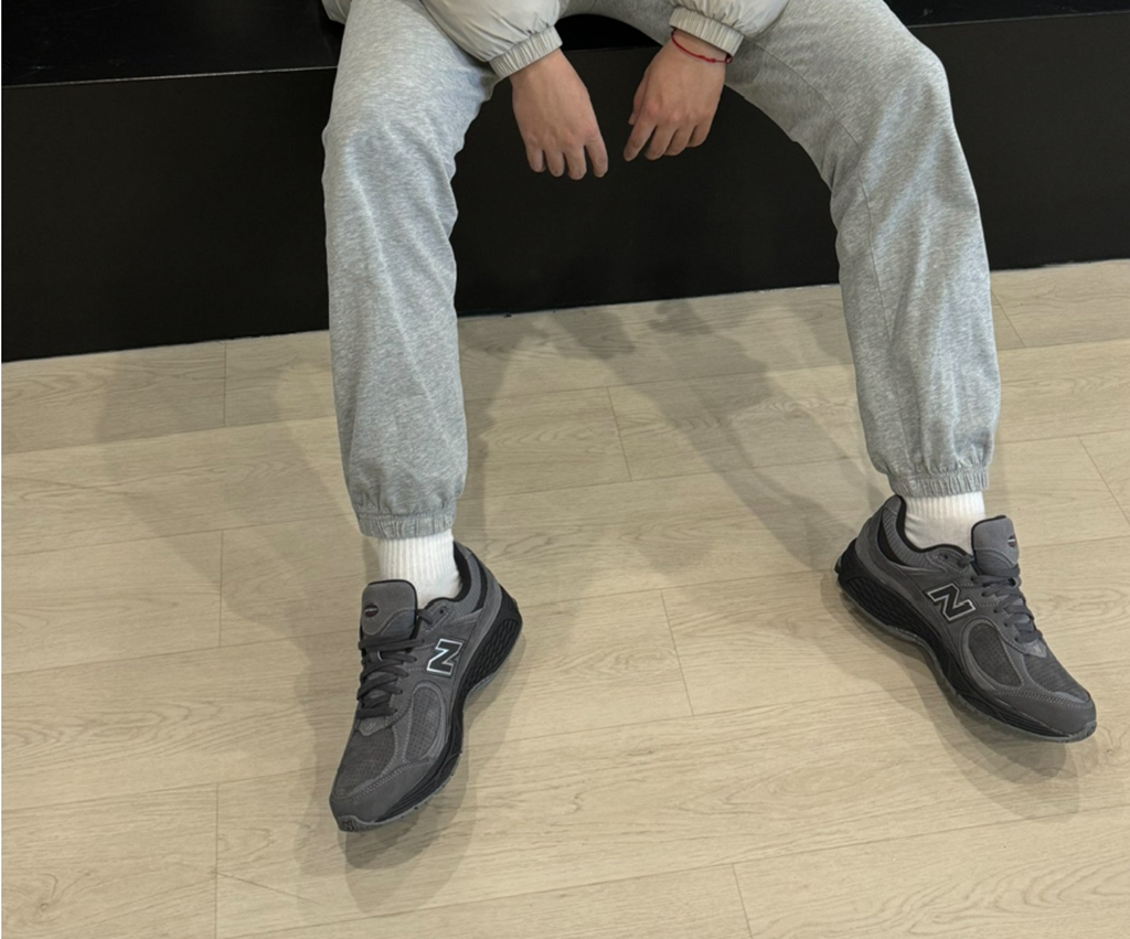 Alternative view of Giày New Balance 2002R 'Castlerock Grey Black' M2002REH