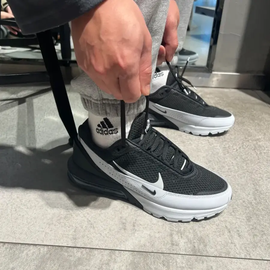 Alternative view of Giày Nike Air Max 'Black Pure Platinum' DR0453-005