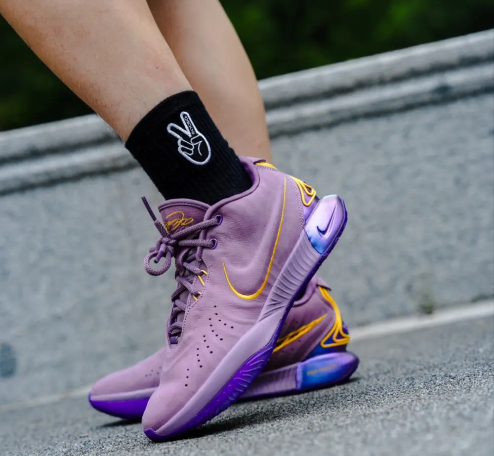 Alternative view of Giày Nike Lebron 21 'Purple Rain EP' FV2346-500