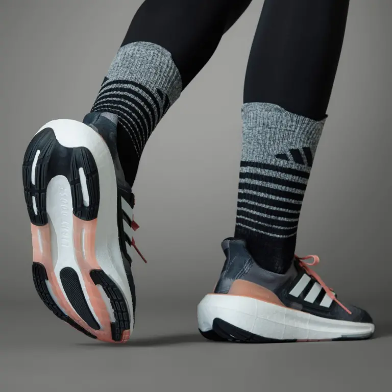 Alternative view of Giày Adidas UltraBoost Light ‘Grey Wonder Clay’ IE1745