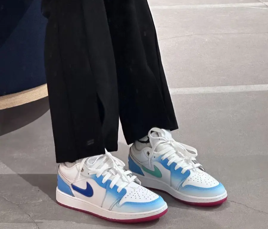 Alternative view of Giày Nike Air Jordan 1 Low SE 'Blue Gradient' FN8895-141