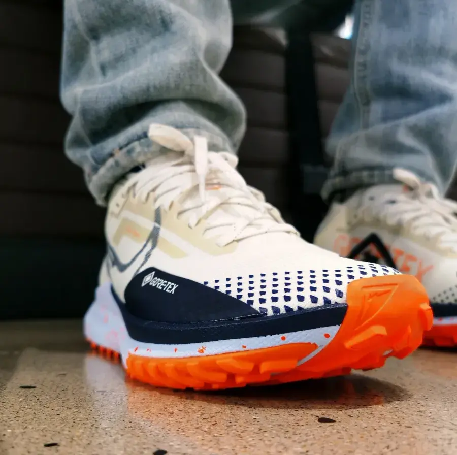 Alternative view of Giày Nike React Pegasus Trail 4 GORE-TEX ‘Total Orange’ DJ7926-004