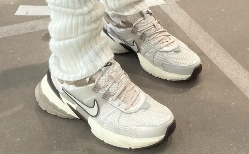Alternative view of Giày Nike V2K Run 'Grey' FD0736-103