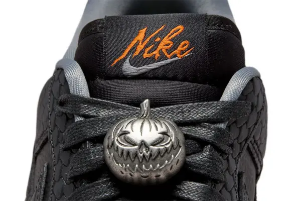 Alternative view of Giày Nike Dunk Mid ‘Halloween’ FQ8749-010