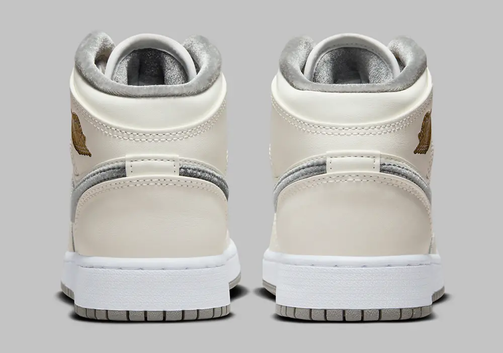 Giày Nike Air Jordan 1 Mid GS 'Grey Velvet Toe' FB9899-100 - Ảnh 4