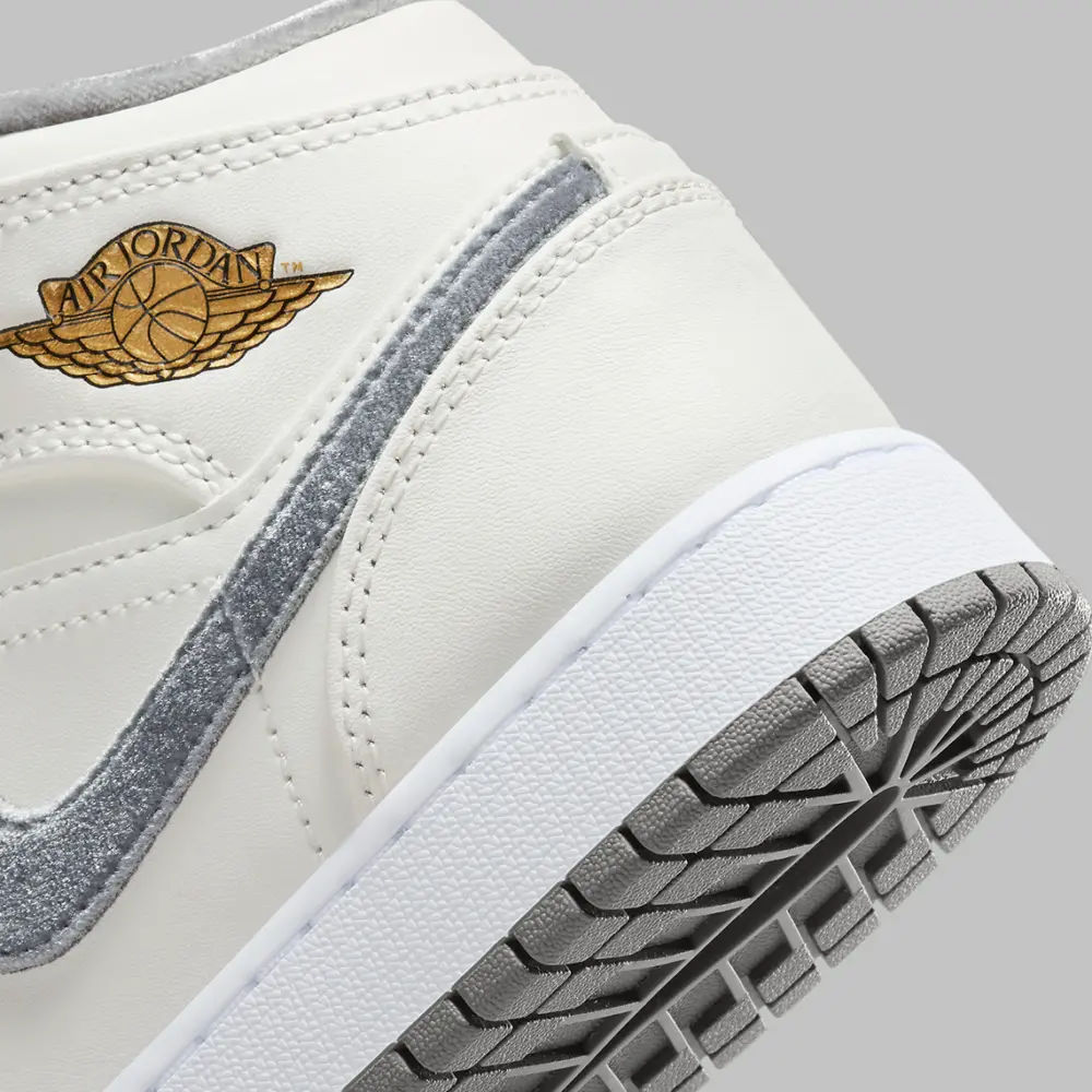 Alternative view of Giày Nike Air Jordan 1 Mid GS 'Grey Velvet Toe' FB9899-100