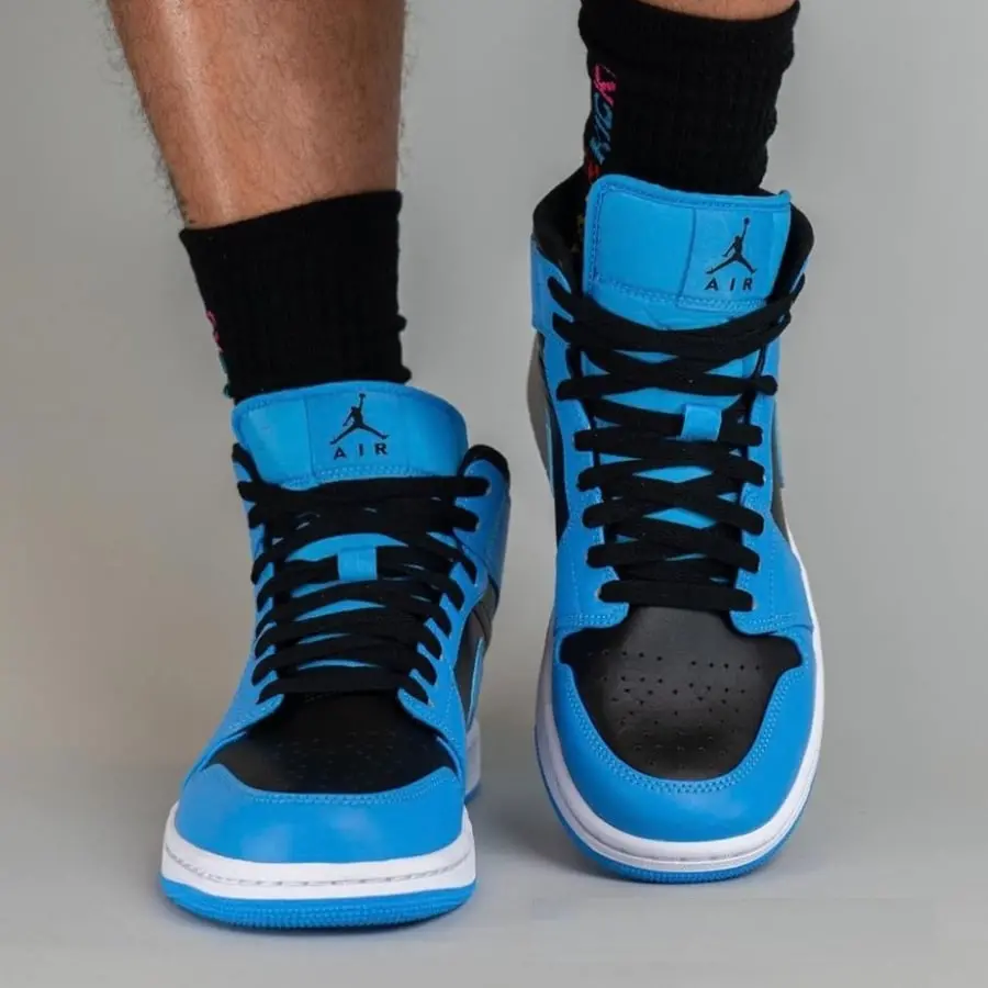 Alternative view of Giày Nike Air Jordan 1 Mid 'University Blue Black' DQ8426-401
