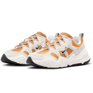 Alternative view of Giày Nike Tech Hera 'Beige Yellow' DR9761-800