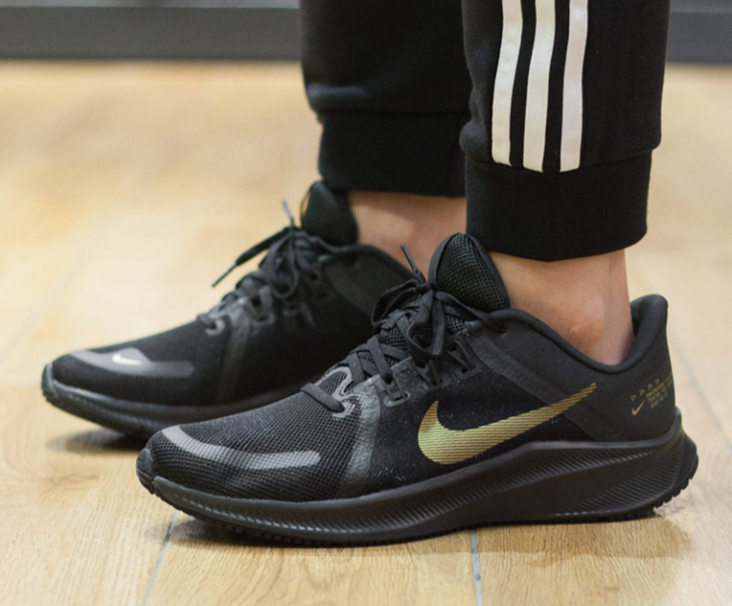 Giày Nike Quest 4 ‘Black Metallic Gold’ DA1105-010 - Ảnh 3