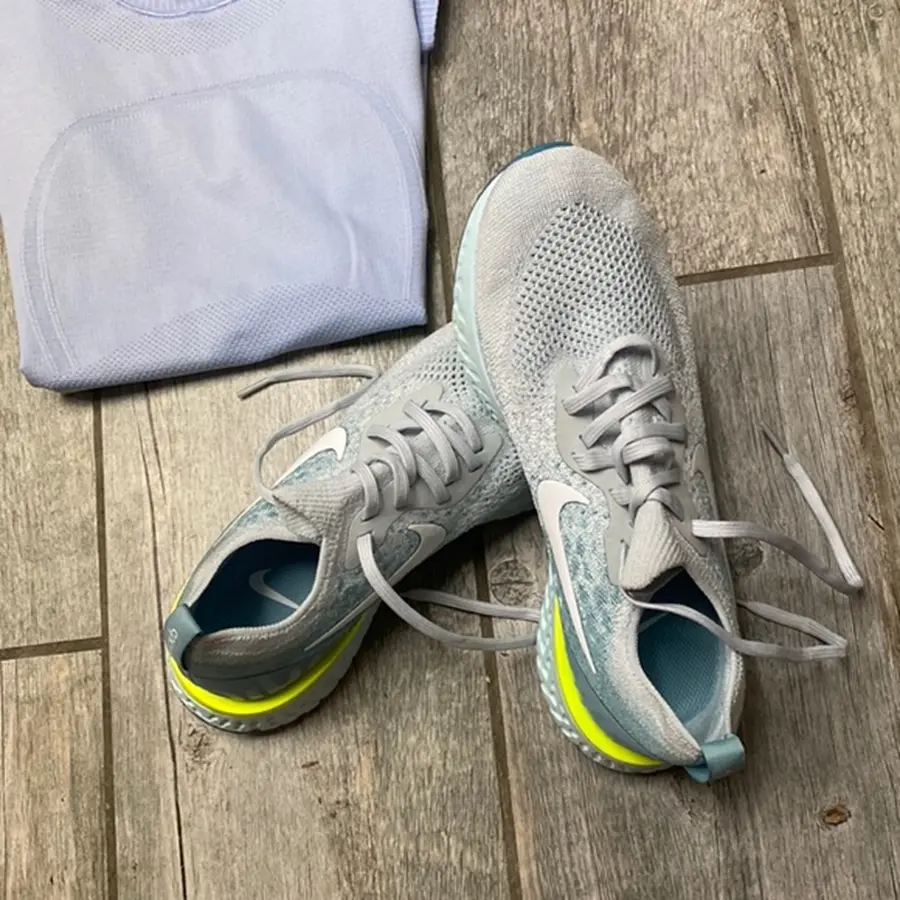 Alternative view of Giày Nike Epic React Flyknit ‘Volt Glow’ AQ0070-008