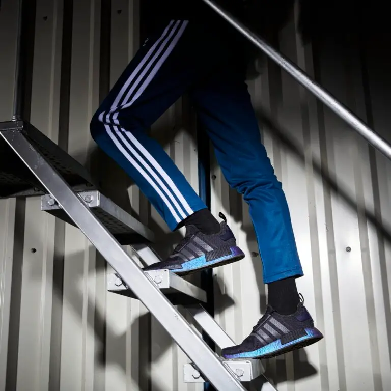 Alternative view of Giày Adidas NMD R1 'Goodbye Gravity Black' FV3645