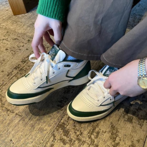 Alternative view of Giày Reebok Club C Mid II Chalk 'Dark Green' GY1639