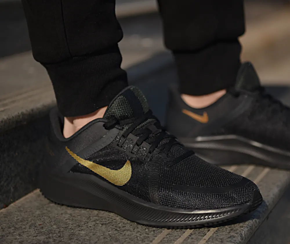 Alternative view of Giày Nike Quest 4 ‘Black Metallic Gold’ DA1105-010