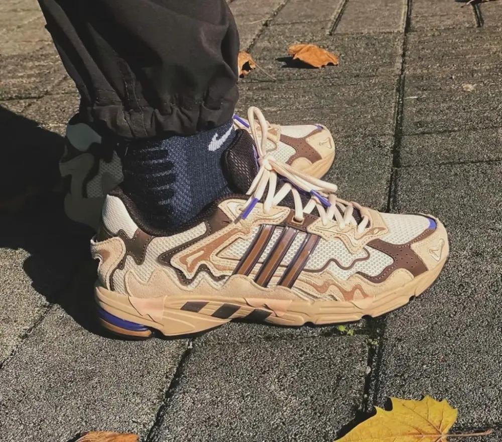 Alternative view of Giày Adidas Bad Bunny x Response CL 'Paso Fino' ID0780