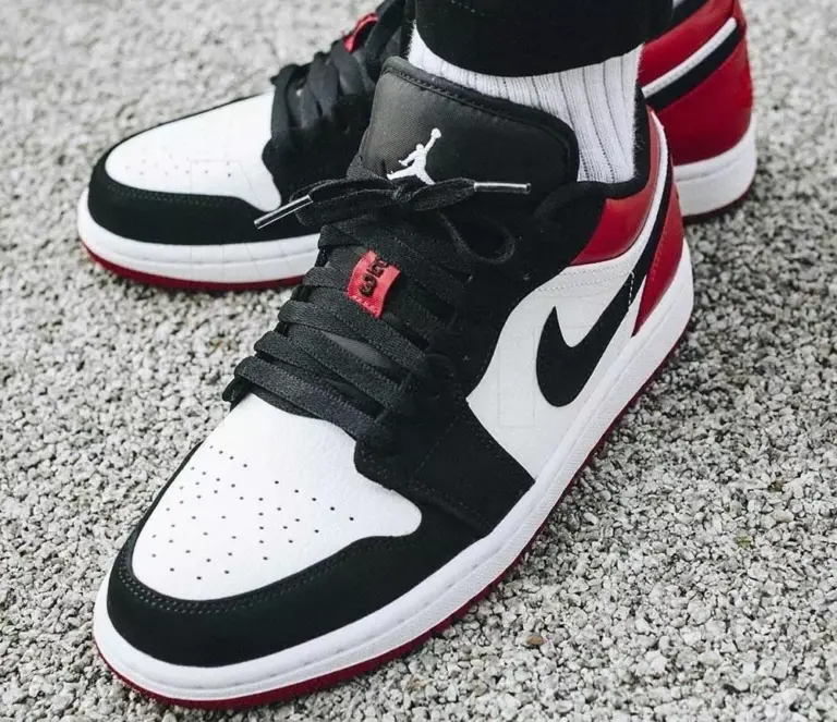 Alternative view of Giày Nike Air Jordan 1 Low 'Black Toe' 553558-116